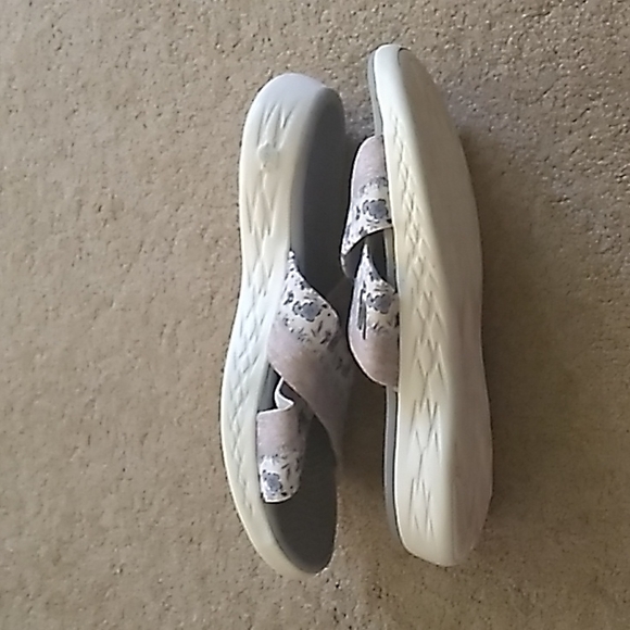 Women's Skechers Sandals, Size 10 - Picture 3 of 9